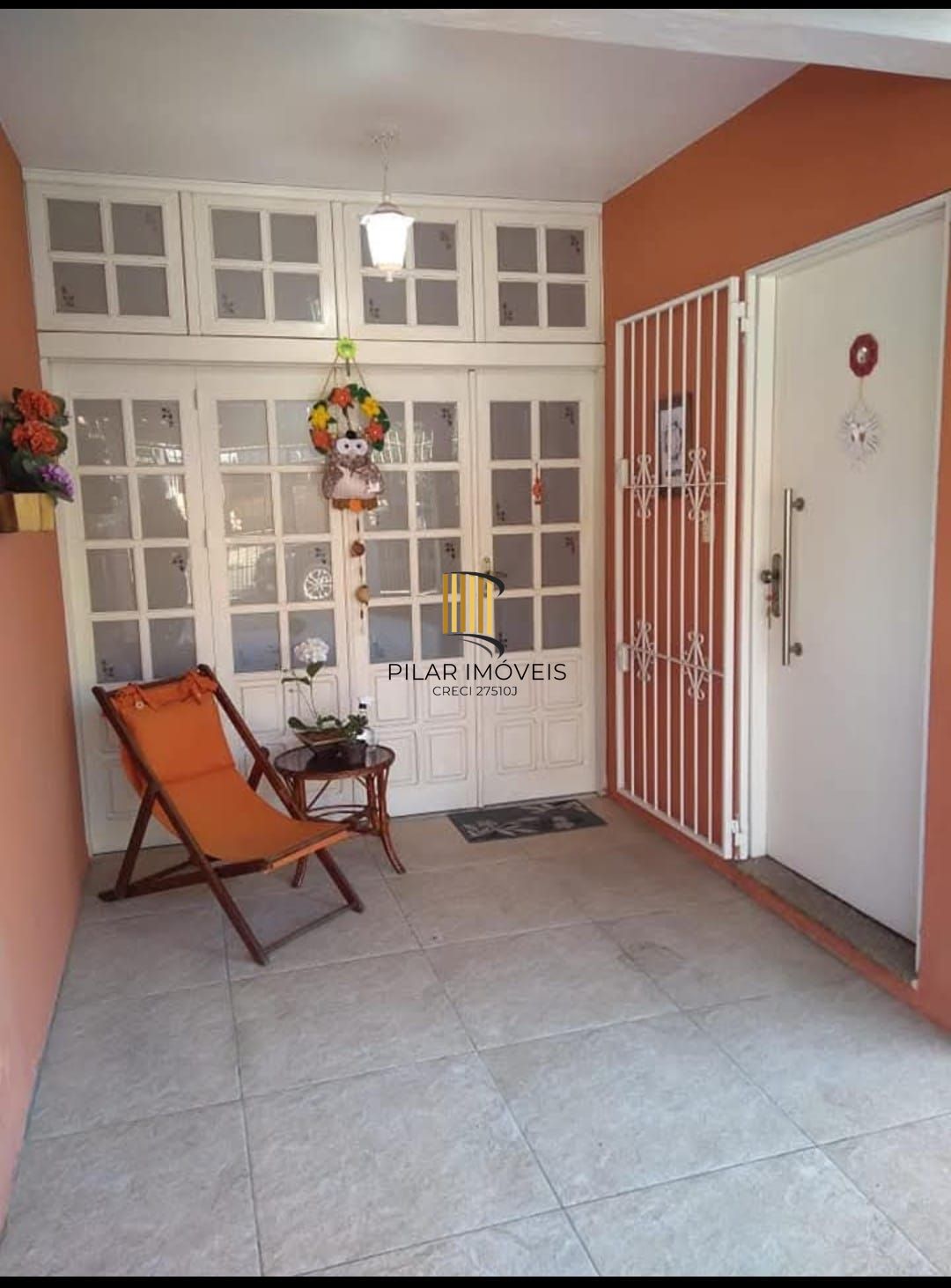 Sobrado no bairro Hípica 3 dormitórios - 2 vagas de garagem