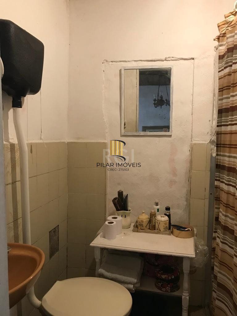 Casa no bairro Camaquã - 4 dormitórios