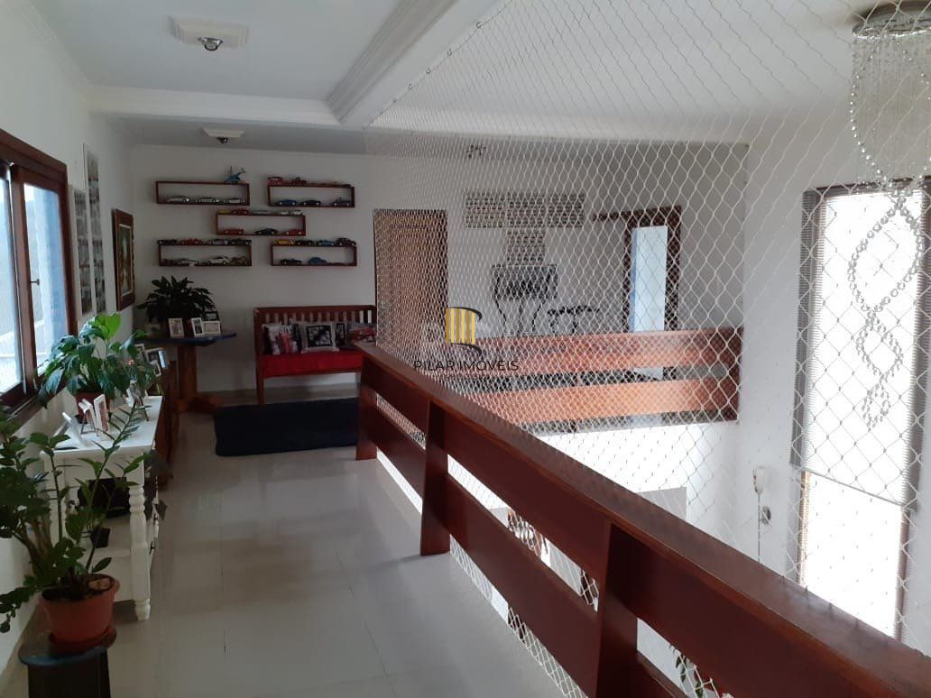 Casa 4 dormitórios no bairro Hípica