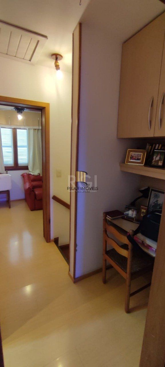 Casa 2 dormitórios no bairro Hípica