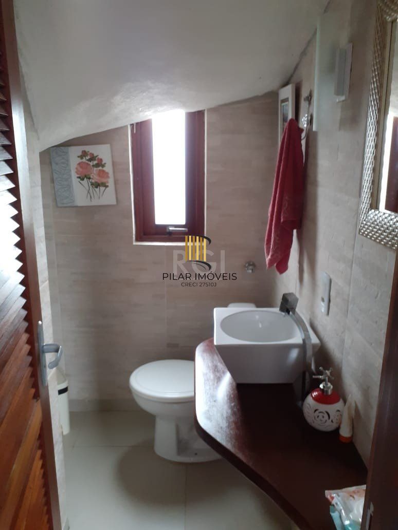 Casa 4 dormitórios no bairro Hípica