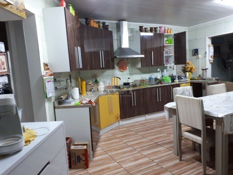 Casa com 4 dormitórios no bairro Vila Nova