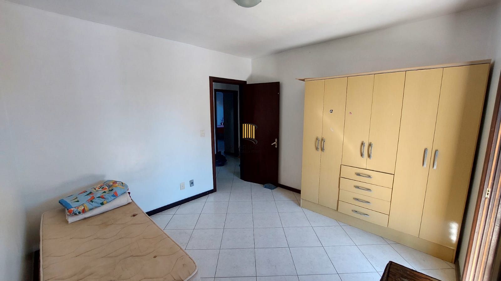 Casa no bairro Vila Nova - 4 dormitórios, Sendo 1 Suíte