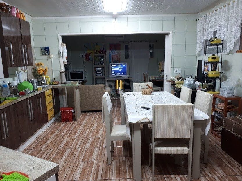 Casa com 4 dormitórios no bairro Vila Nova