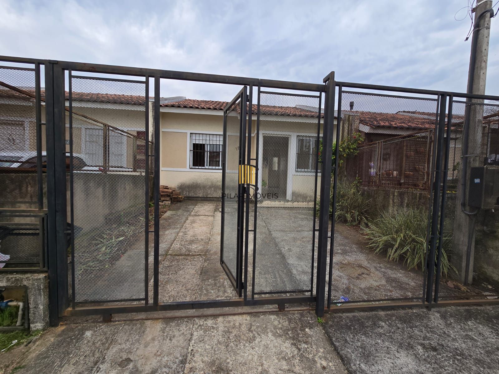Casa com dois dormitórios no bairro Hípica - 1 vaga - financiável - Pilar Imóveis