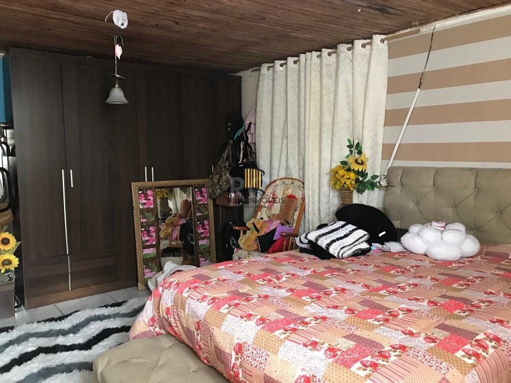 Casa no bairro Camaquã - 4 dormitórios