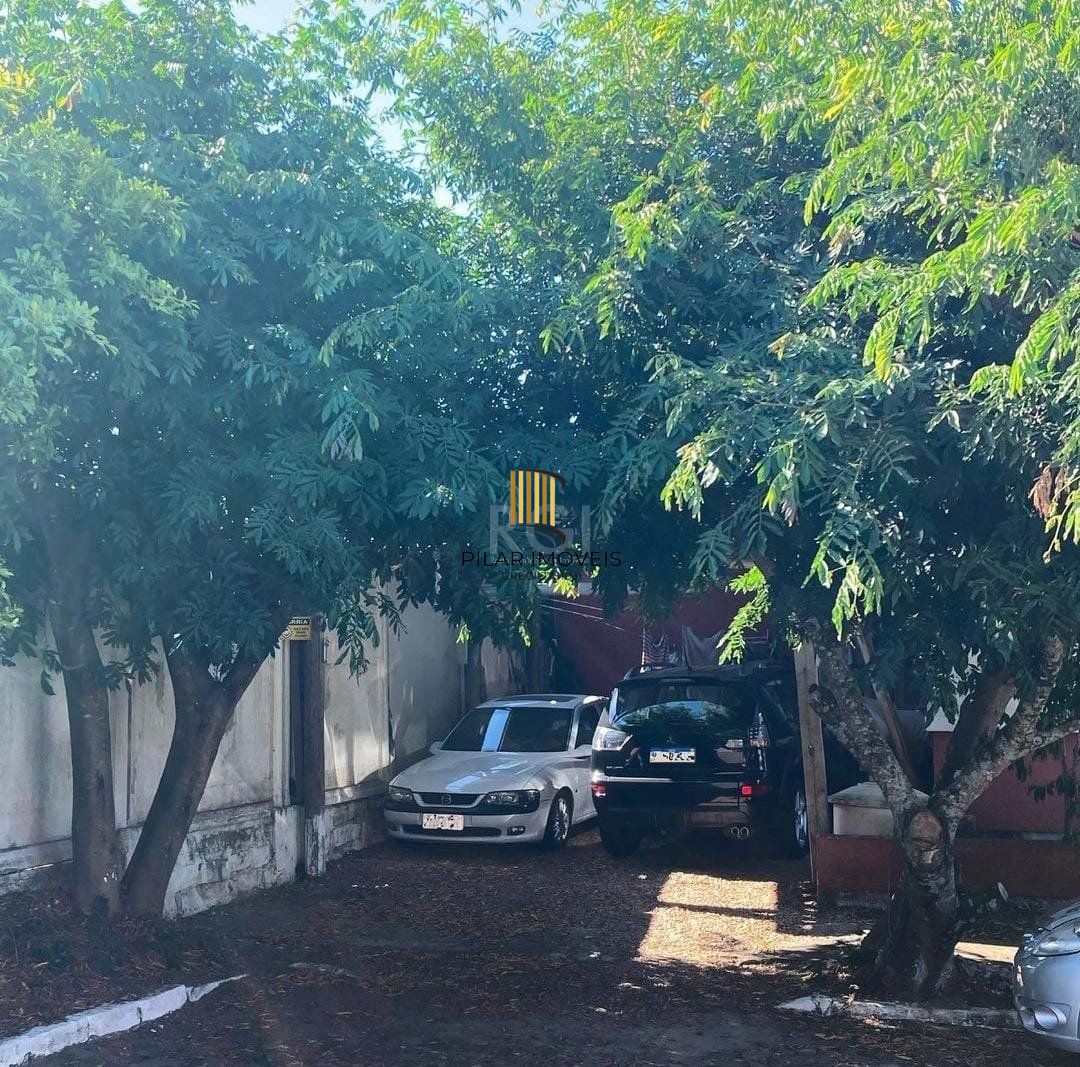 Casa de esquina bairro Hípica - 3 dormitórios