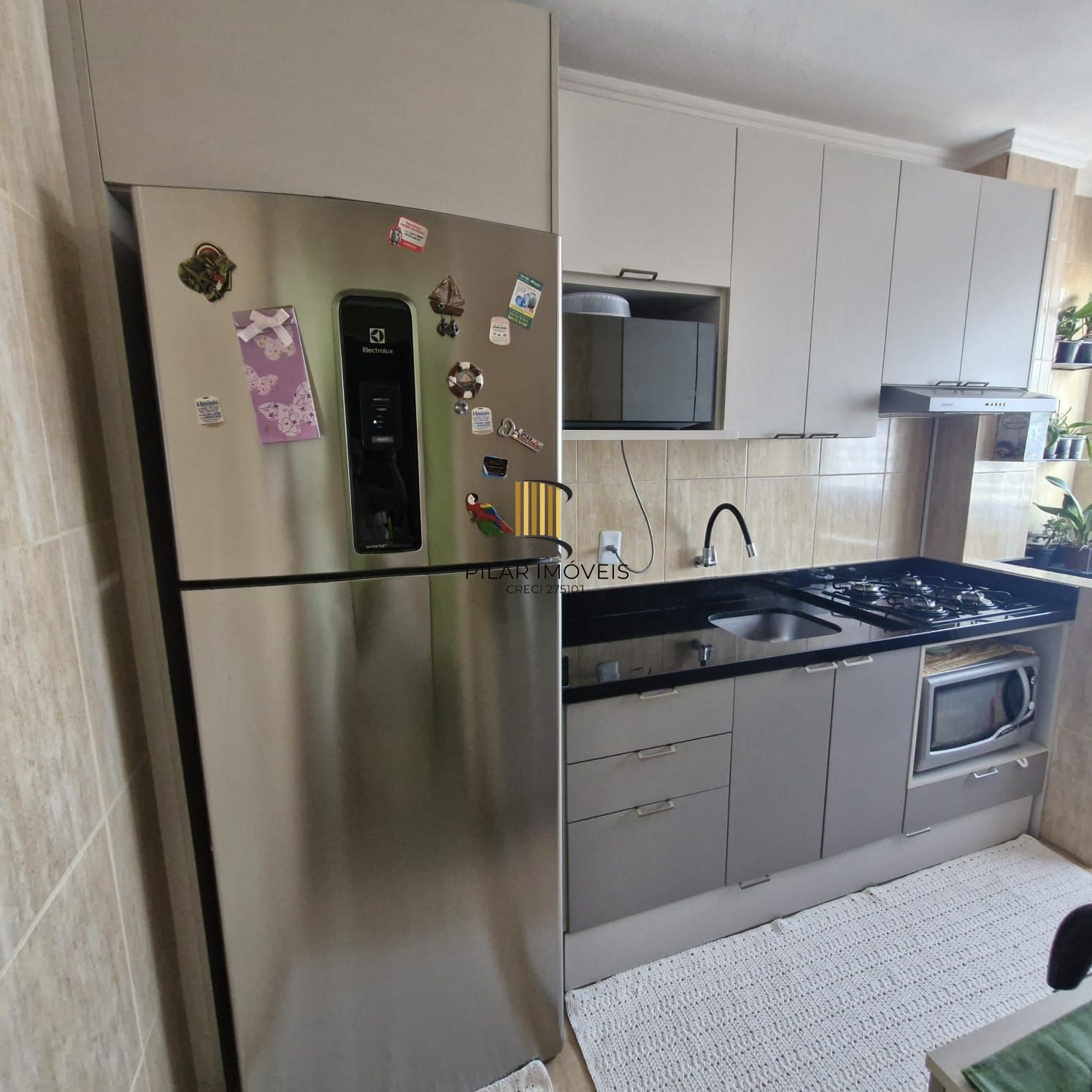 Apartamento de 2 dormitórios semi mobiliado no Bairro Camaquã