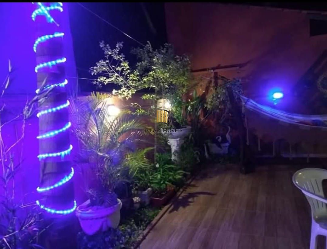 Sobrado no bairro Hípica 3 dormitórios - 2 vagas de garagem