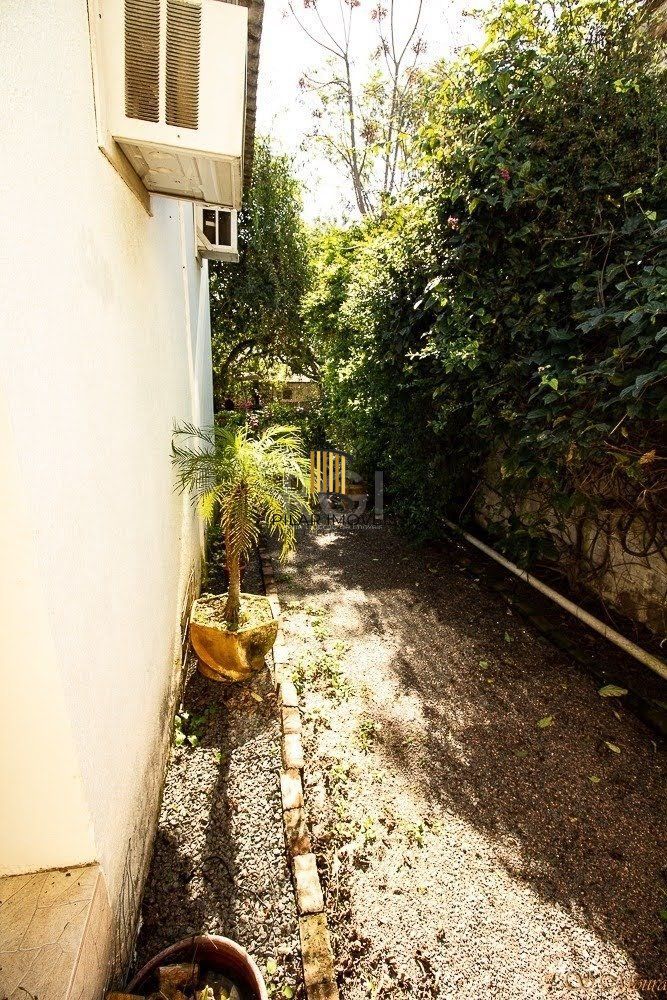 Casa no Bairro Tristeza - 3 dormitórios