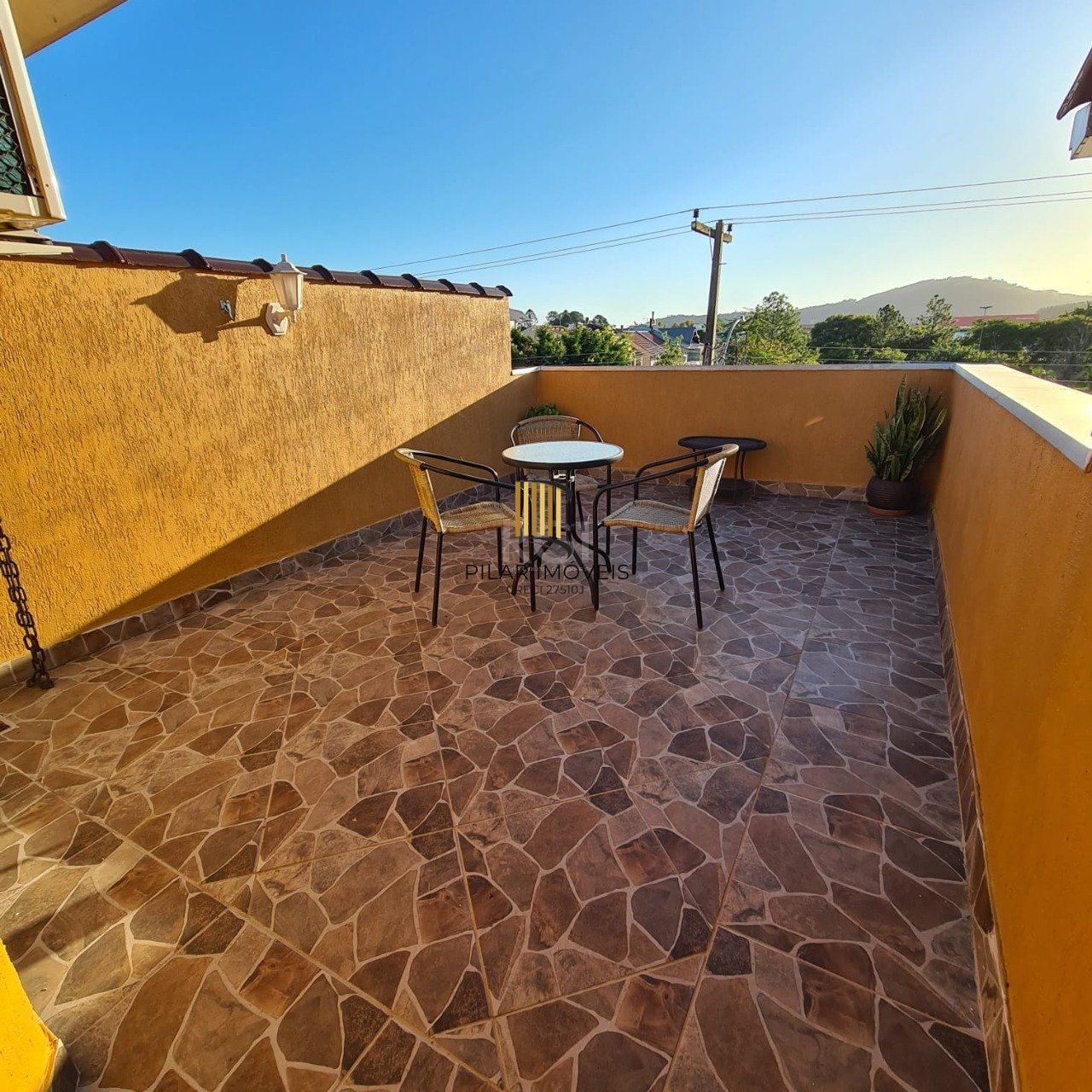 Casa no bairro Hípica - 4 dormitórios