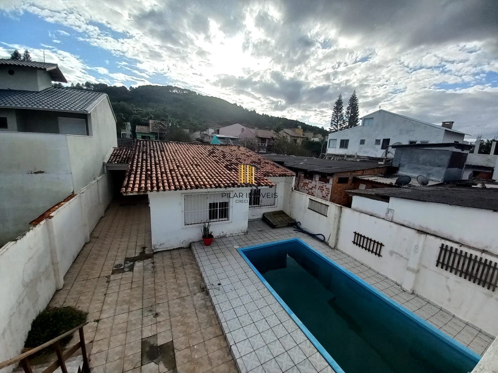 Casa no bairro Aberta dos Morros - 3 dormitórios