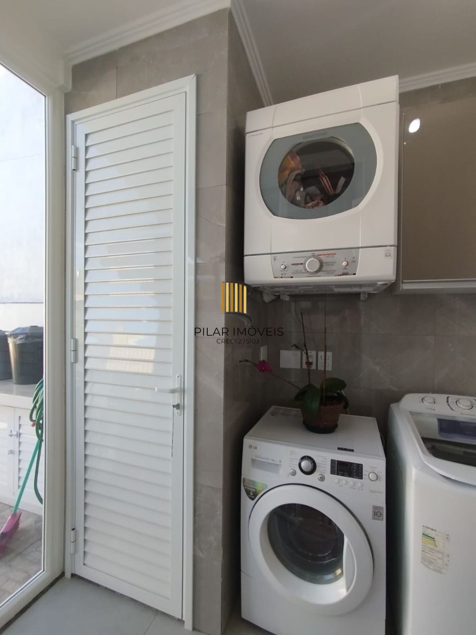 Casa no bairro Hípica - 2 dormitórios