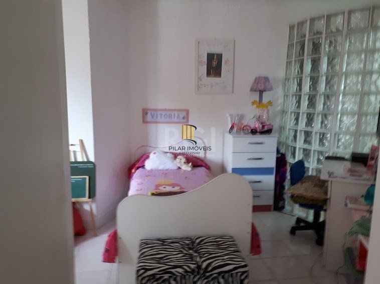 Casa com 4 dormitórios no bairro Vila Nova