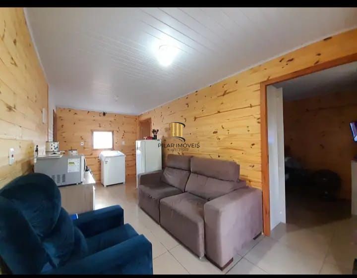 Terreno com 2 casas pré-fabricadas recém-construídas