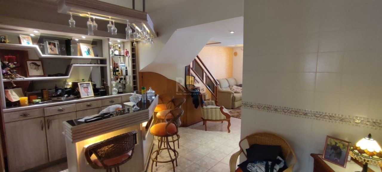 Casa 2 dormitórios no bairro Hípica