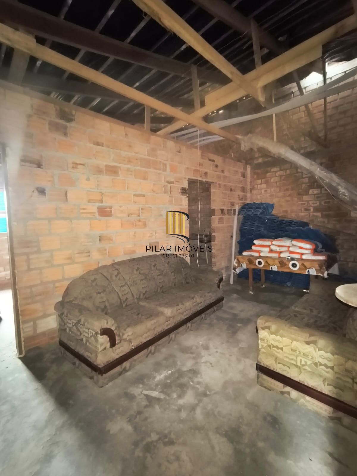 Casa de esquina com 2 dormitorios em Quintão