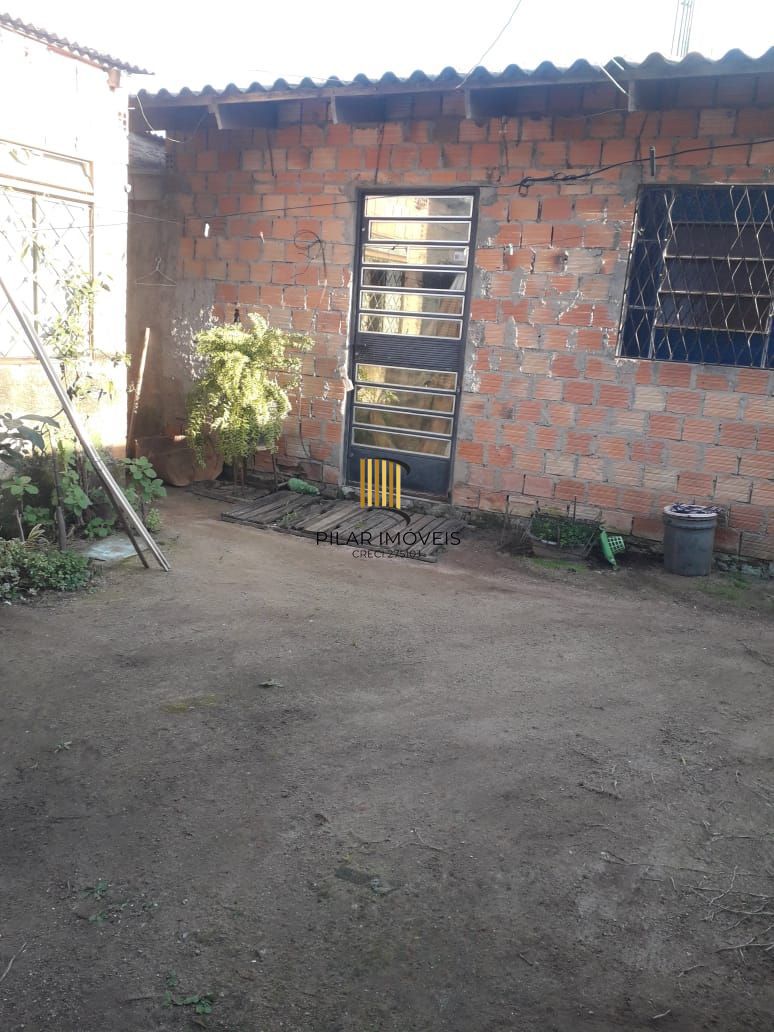 Terreno com 2 casas de Alvenaria