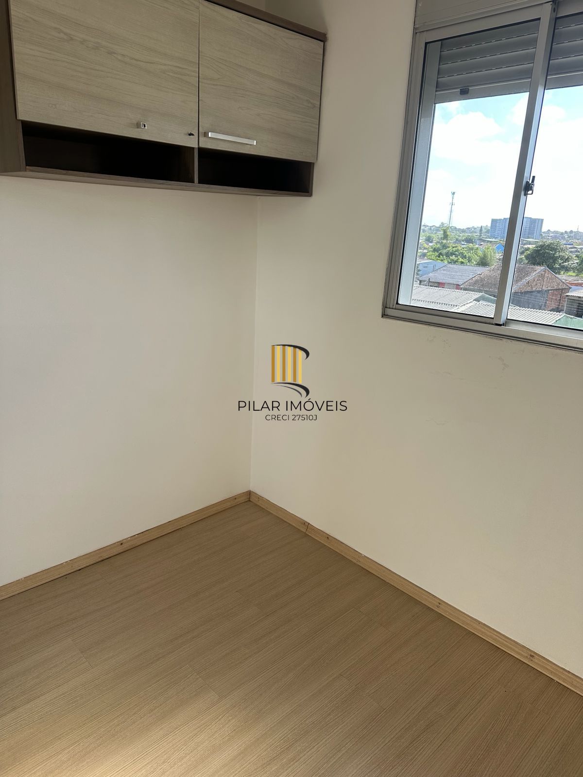 Apartamento com suíte semi mobiliado