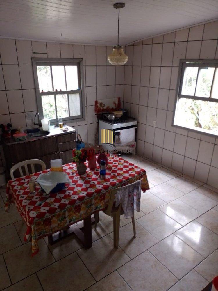 Casa com 3 dormitórios no bairro Restinga