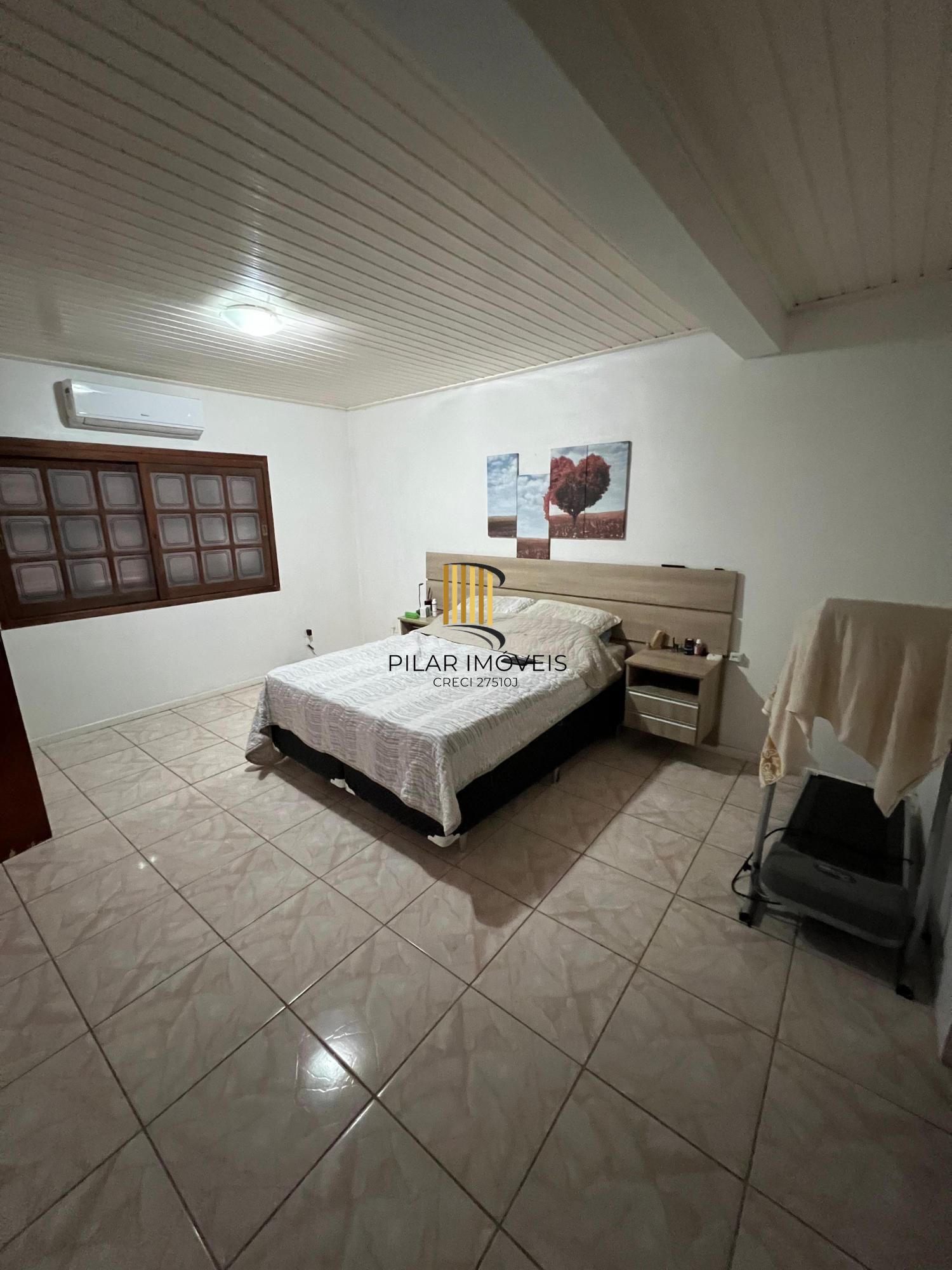 Casa Residencial Semimobiliada com 2 Suítes e Piscina em Viamão, RS