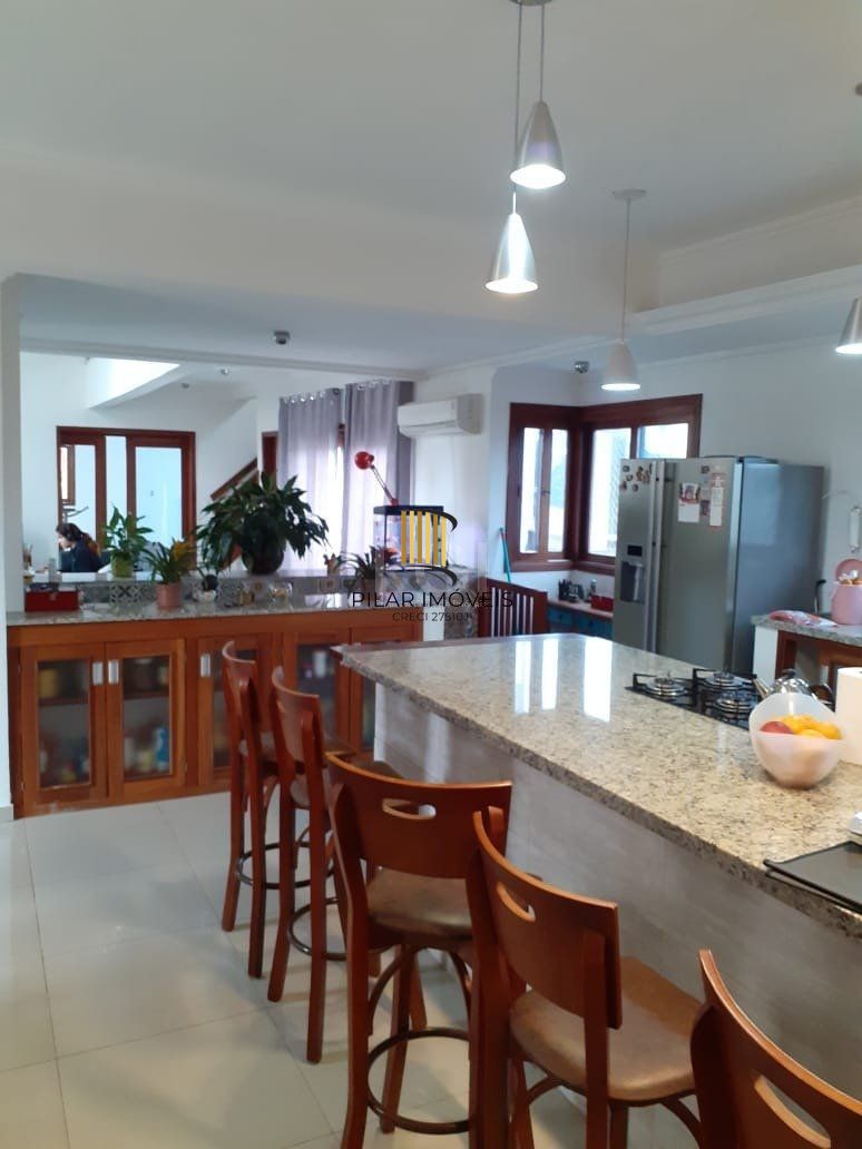 Casa 4 dormitórios no bairro Hípica