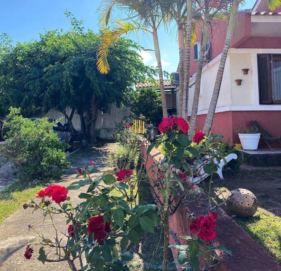 Casa de esquina bairro Hípica - 3 dormitórios