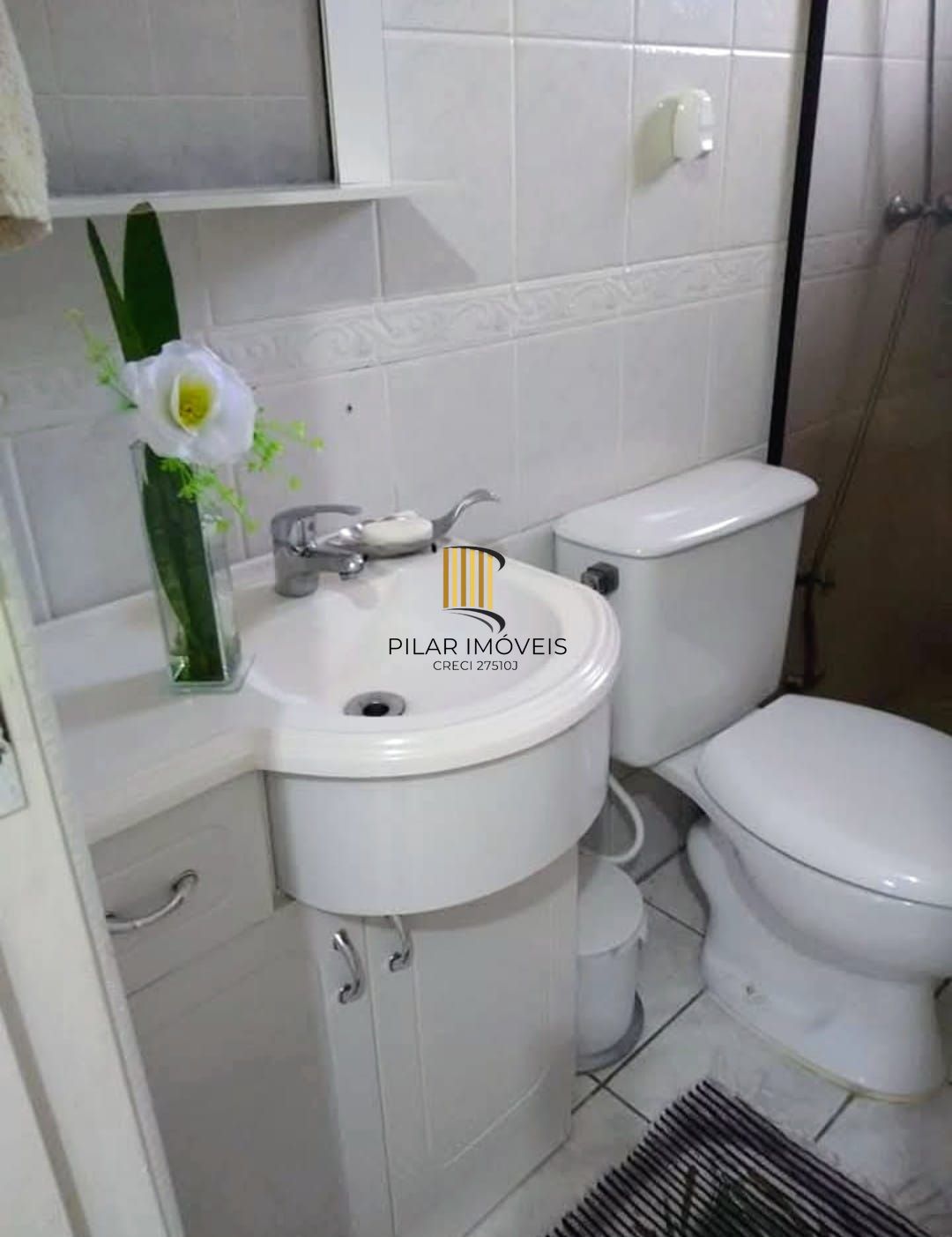 Sobrado no bairro Hípica 3 dormitórios - 2 vagas de garagem