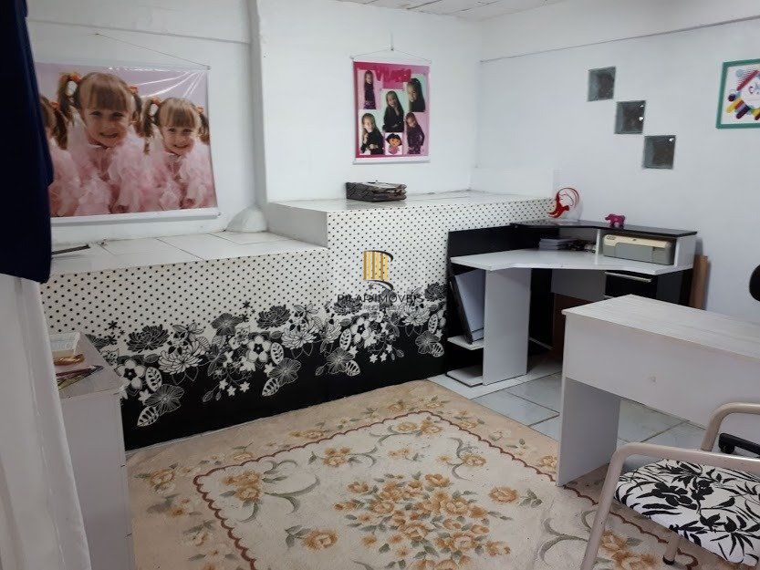 Casa com 4 dormitórios no bairro Vila Nova