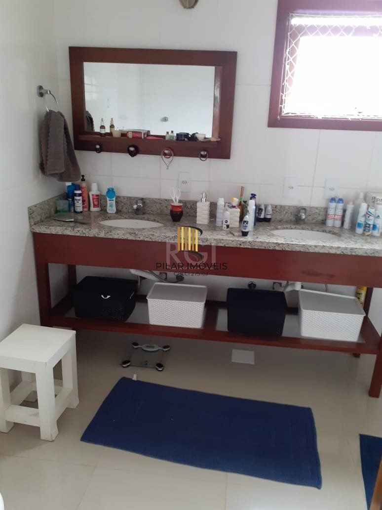 Casa 4 dormitórios no bairro Hípica