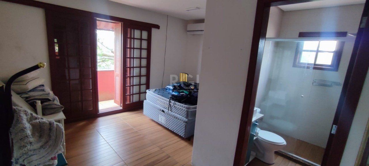 Casa de esquina no bairro Guarujá