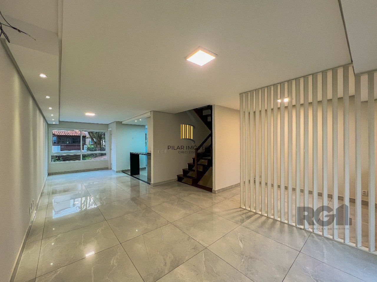 Casa em Condomínio no bairro Pedra Redonda - 5 dormitórios