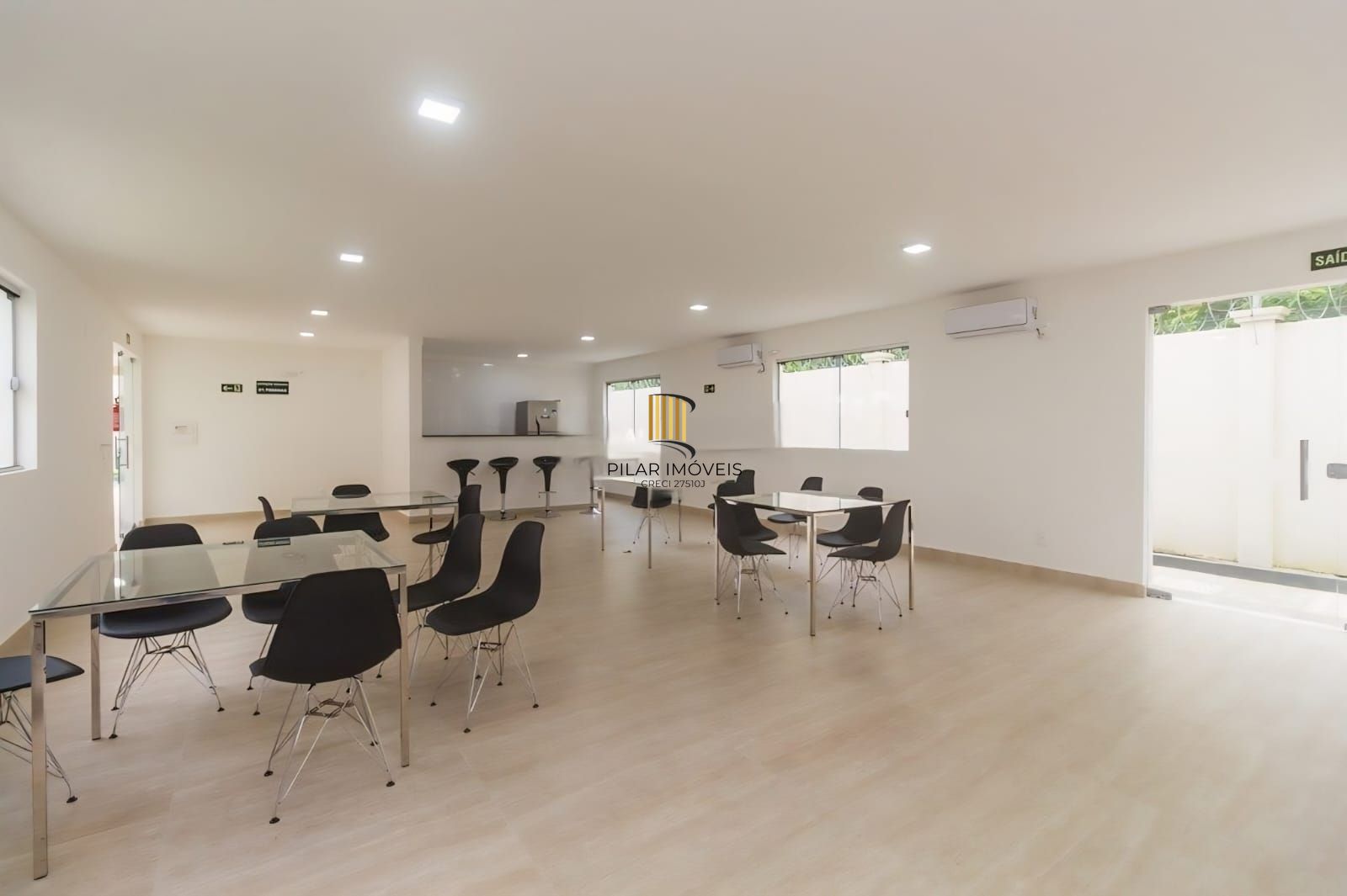 Apartamento com 2 dormitórios- Restinga