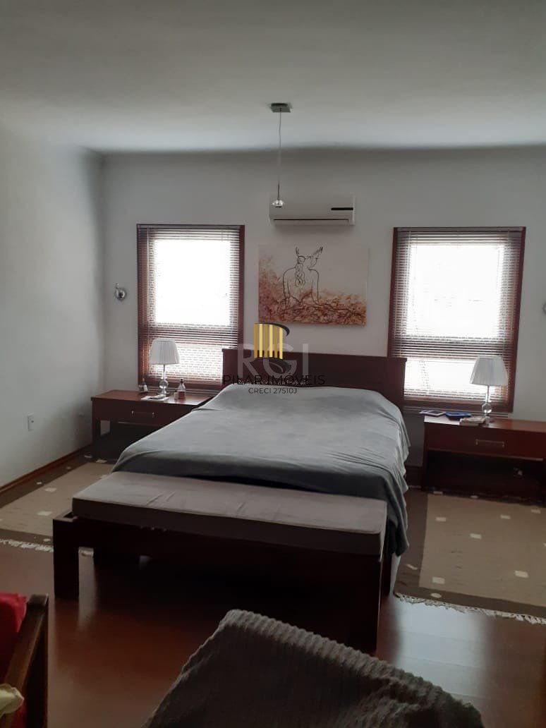 Casa 4 dormitórios no bairro Hípica