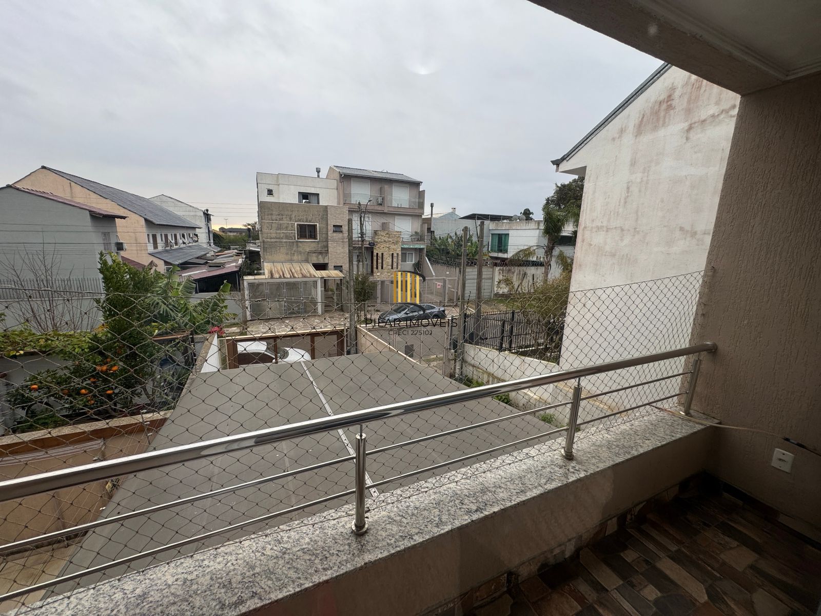 Ótimo sobrado semi mobiliado com 3 suítes no bairro Guarujá
