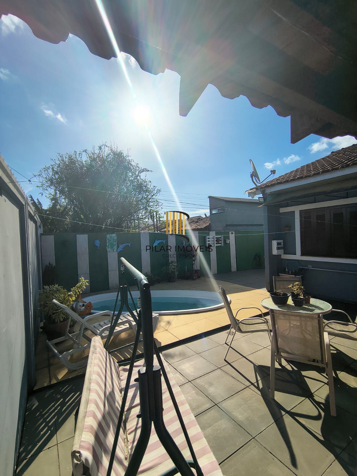 Belissima casa terrea de esquina, 3 dormitorios, semi mobiliada e com piscina, no Loteamento Moradas do Sul