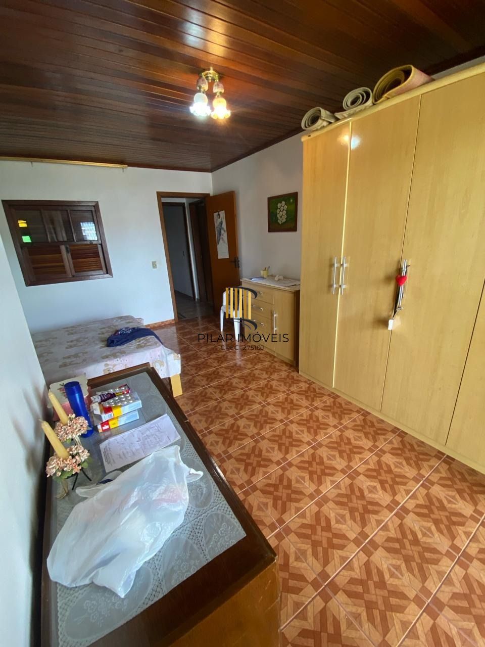 Ótima casa de dois pavimentos localizada no Bairro Restinga