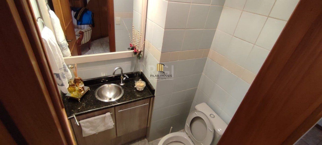 Casa 2 dormitórios no bairro Hípica