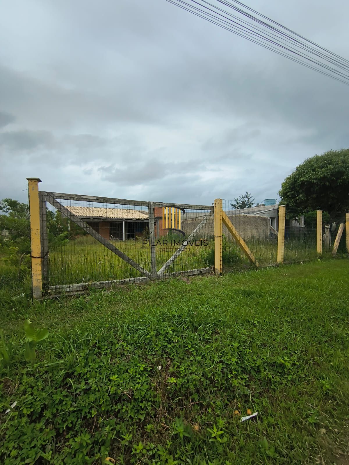 Casa de esquina com 2 dormitorios em Quintão