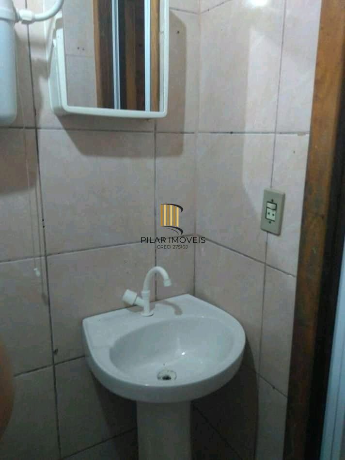 Casa no bairro Hípica - 2 dormitórios