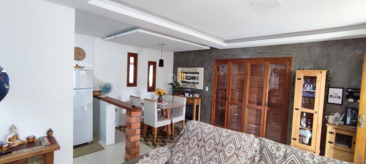Casa com Piscina no bairro Lami
