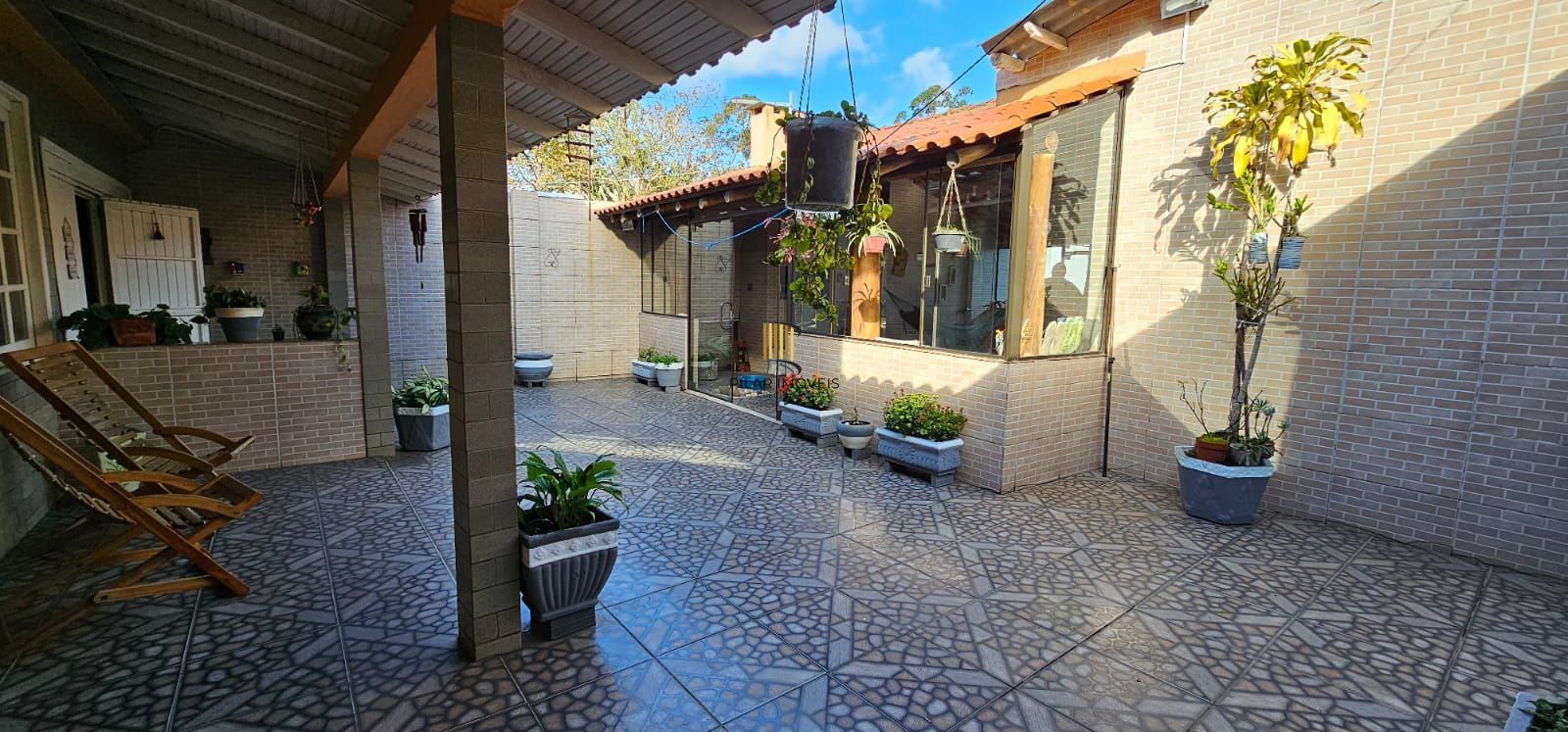 Casa 3 dormitórios Bairro Guarujá