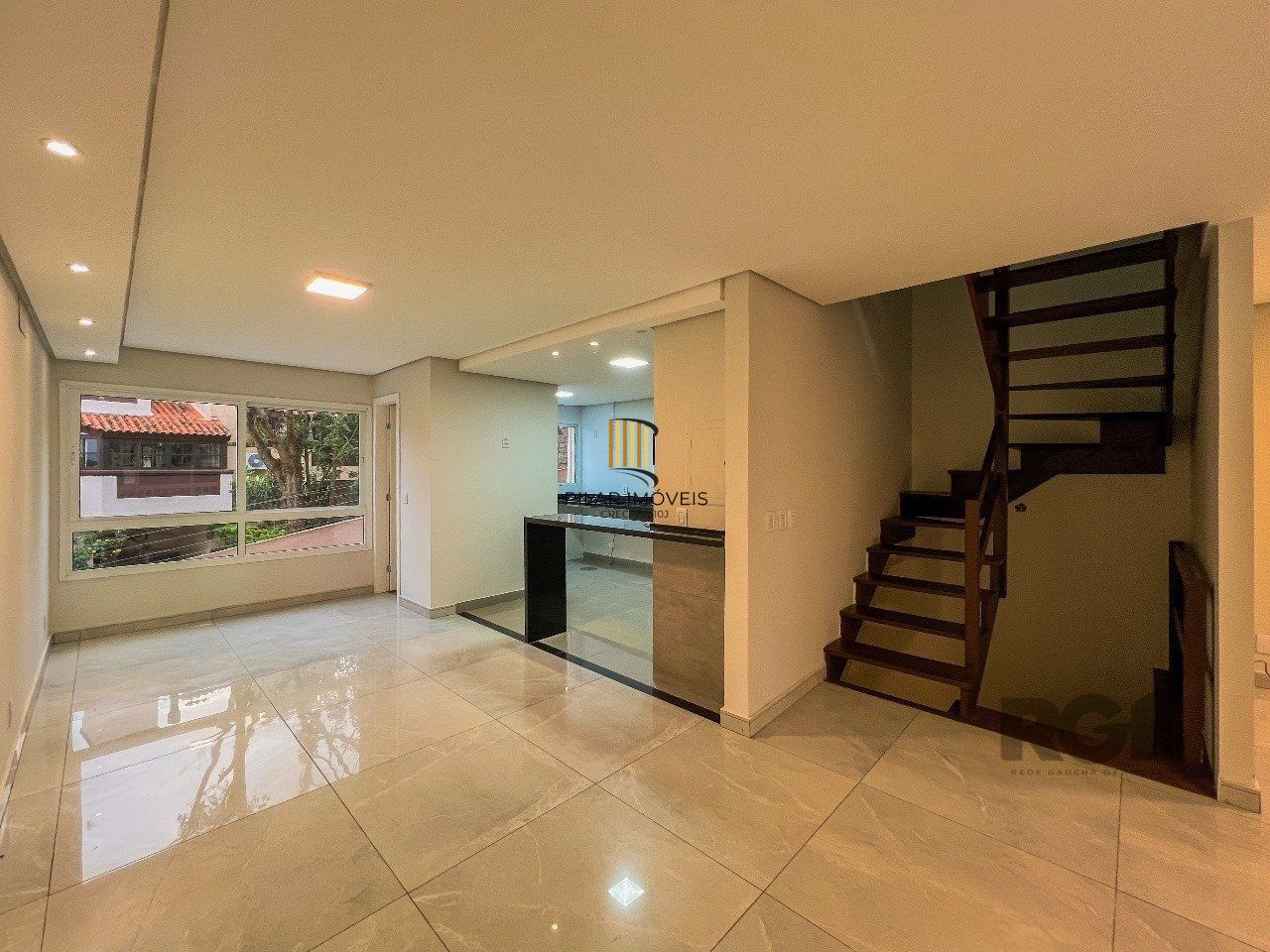 Casa em Condomínio no bairro Pedra Redonda - 5 dormitórios