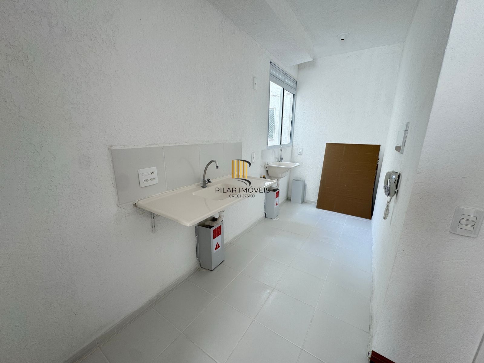 Apartamento no bairro Restinga - 2 dormitórios, com 1 de garagem