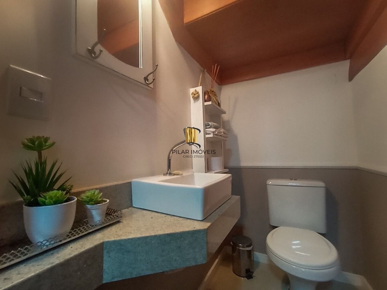 Casa no bairro Hípica - 3 dormitórios