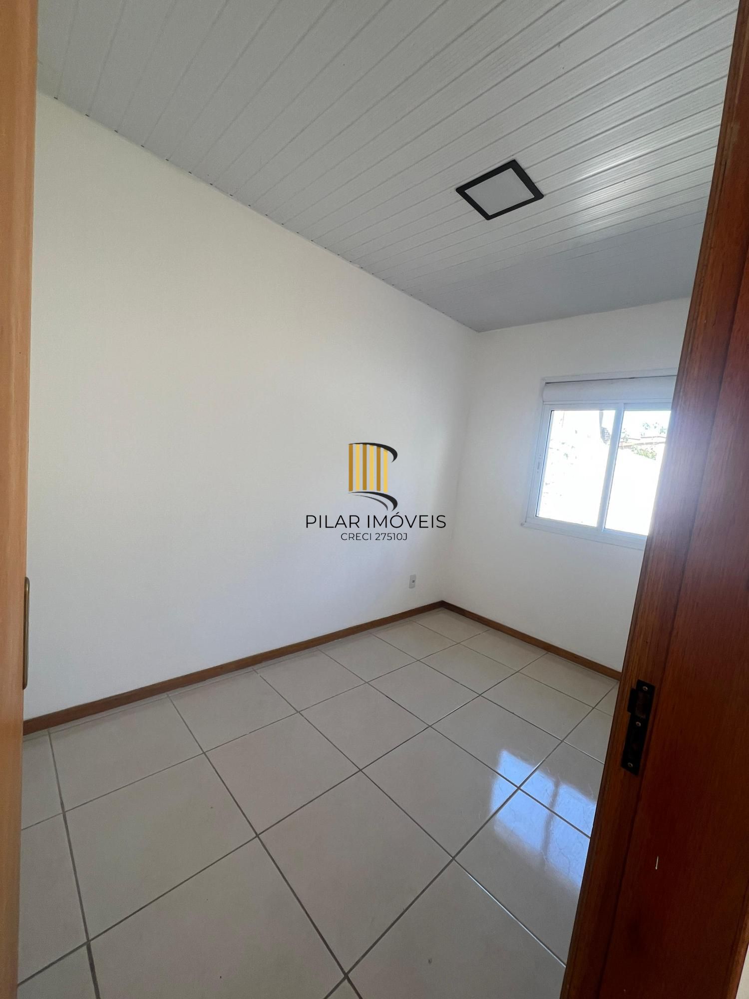 Casa com dois dormitórios no bairro Hípica - 1 vaga - financiável