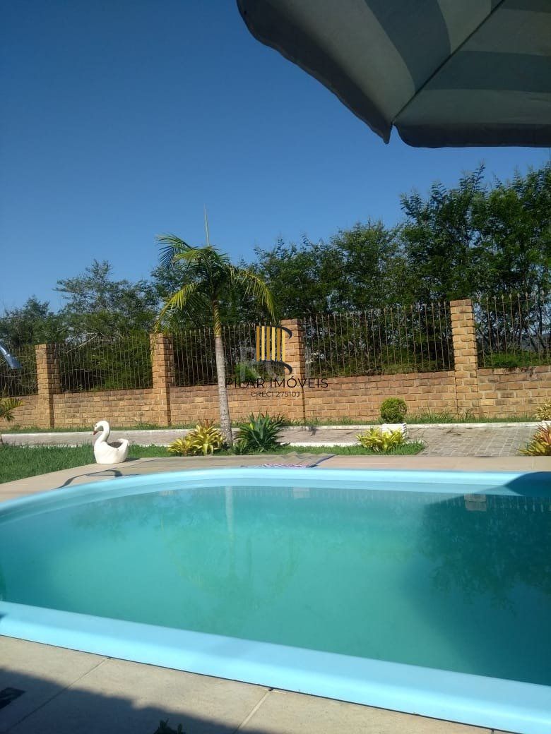 Casa com Piscina no bairro Lami