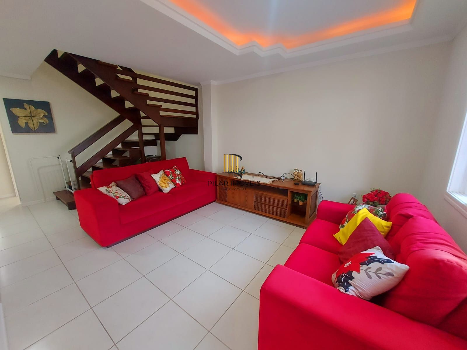 Ótimo sobrado semi mobiliado, 4 dormitórios sendo uma suíte, com piscina, em frente ao mar em Nova Tramandaí