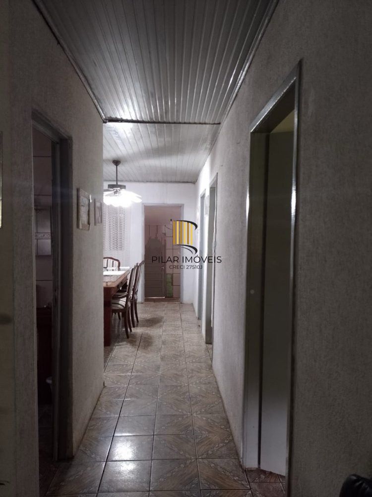 Casa com 3 dormitórios no bairro Restinga