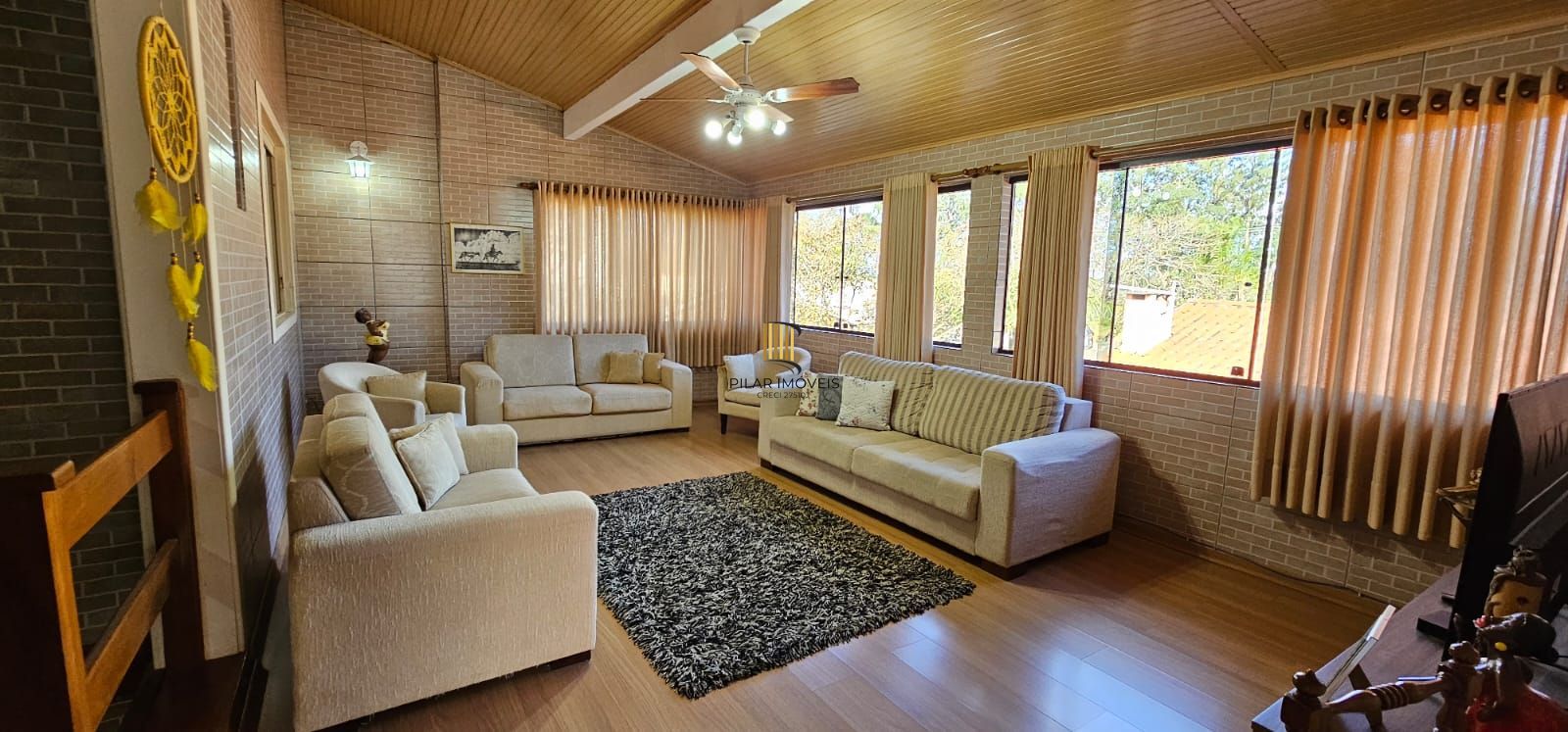 Casa 3 dormitórios Bairro Guarujá - Pilar Imóveis